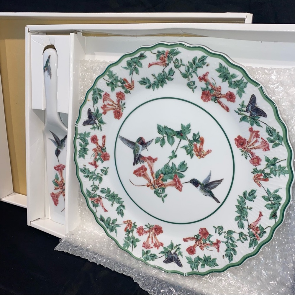 NWF 10” Hummingbird Cake Plate and Server - Like New - Original Box